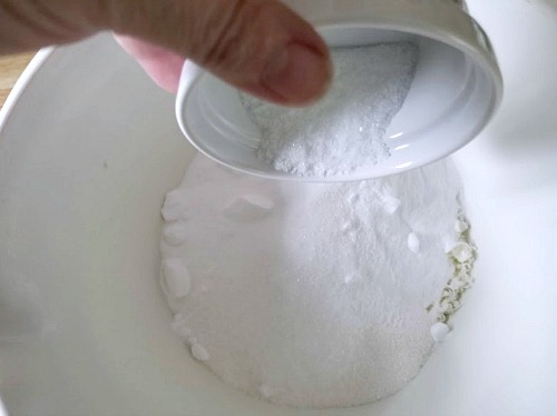 Homemade Laundry Detergent Tabs- These DIY laundry detergent tabs are quick to put together, and so easy to use. Check out my simple tutorial on how to make your own homemade laundry tabs! | #DIY #laundry #homemade #detergent #frugal #saveMoney #frugalLiving #laundryTabs