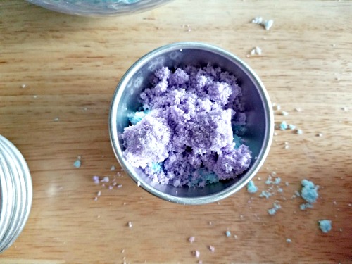 DIY Bath Bombs with Layered Colors: Mermaid Theme- These DIY mermaid bath bombs have fun colors and make great bubbles! These homemade bath bombs also make great DIY gifts! | DIY bath bombs with a mermaid theme, ocean theme, sea theme, aquatic theme, #DIY #bathBomb #beauty #craft #homemade #diyGift #homemadeGift #mermaid #ACultivatedNest