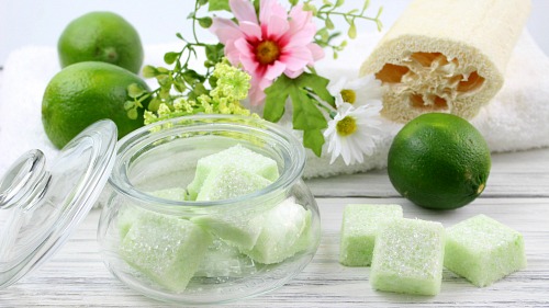 DIY Sugar Scrub Cubes- Key Lime- It's easy to make your own DIY sugar scrub cubes! These exfoliating DIY scrub bars have a lovely key lime scent and color. They also make a great DIY gift! | sugar scrub bars, homemade body scrub, exfoliate, exfoliating, #bodyScrub #DIY #sugarScrub #beauty #diyGift #homemadeGift