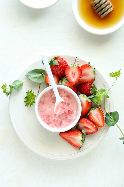 Strawberry DIY Facial Mask- Relax and nourish your skin at the same time with these easy DIY face masks! These also make lovely homemade gifts! | all-natural DIY face masks, do it yourself skincare, DIY gift ideas, #faceMask #diyGift #homemadeBeautyProducts #DIY #ACultivatedNest