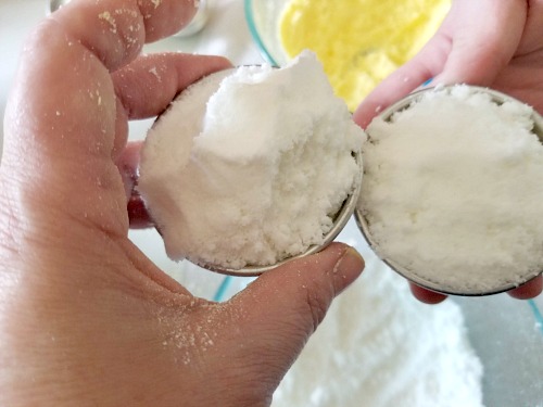 How to Make Homemade Lemon Swirl Bath Bombs- Commercial bath bombs can be pricey, but homemade bath bombs are really inexpensive! Save money and make your own homemade lemon swirl bath bombs with this tutorial! | DIY beauty products, DIY gift ideas, homemade gift ideas, essential oils, #bathBomb #DIY #ACultivatedNest