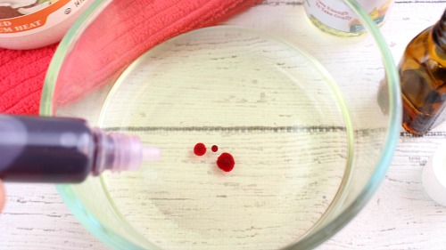 Candy Cane Sugar Scrub Cubes Homemade Gift- These DIY candy cane sugar scrub cubes smell like peppermint! They're wonderful DIY Christmas gifts, or a great way to keep your skin healthy in the winter! | body scrub, face scrub, hand scrub, homemade gift ideas, #diyGift #sugarScrub #ACultivatedNest