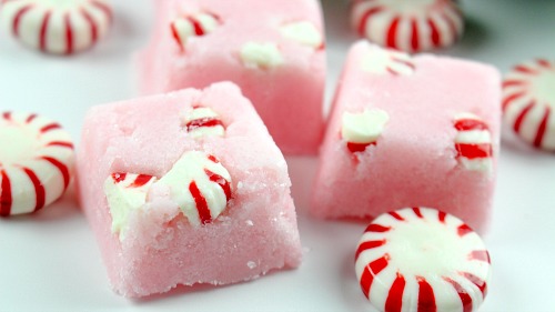 DIY Candy Cane Sugar Scrub Cubes- These DIY candy cane sugar scrub cubes smell like peppermint! They're wonderful DIY Christmas gifts, or a great way to keep your skin healthy in the winter! | body scrub, face scrub, hand scrub, homemade gift ideas, #diyGift #sugarScrub #ACultivatedNest