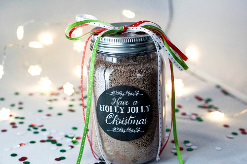 Free Printable Christmas Labels- The finishing touch that every DIY gift needs is a pretty label! Finish off your homemade gift in style with these free printable Christmas labels! | homemade gift, handmade gift, Xmas gift, holiday gift, free printable Christmas tags, Holly Jolly Christmas, #freePrintable #Christmas #ACultivatedNest