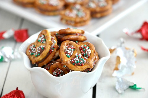 Holiday Pretzel Rolo Bites- Just because the holidays are a busy time doesn't mean you can't make some fun, festive snacks! These holiday pretzel rolo bites only take 10 minutes! | easy appetizer recipe, chocolate pretzel dessert, holiday snack, #recipe #Christmas #ACultivatedNest