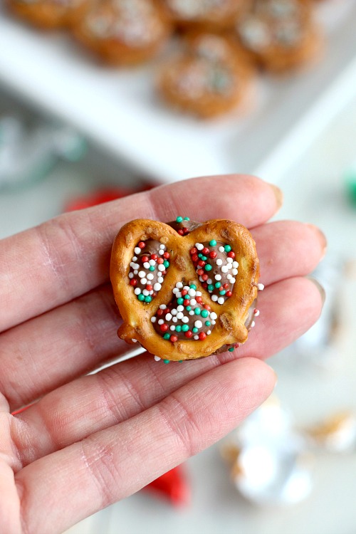 Holiday Pretzel Rolo Bites Snack- Just because the holidays are a busy time doesn't mean you can't make some fun, festive snacks! These holiday pretzel rolo bites only take 10 minutes! | easy appetizer recipe, chocolate pretzel dessert, holiday snack, #recipe #Christmas #ACultivatedNest