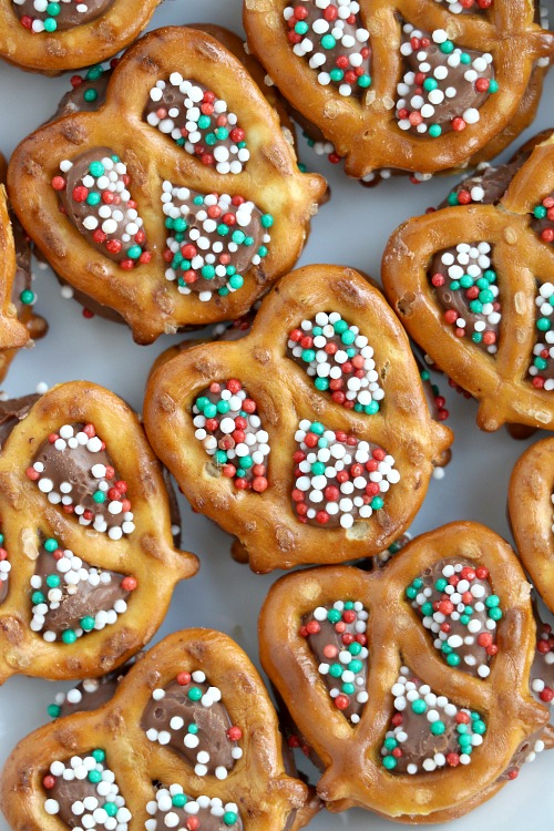 Holiday Chocolate Pretzel Bites Snack- Just because the holidays are a busy time doesn't mean you can't make some fun, festive snacks! These holiday pretzel rolo bites only take 10 minutes! | easy appetizer recipe, chocolate pretzel dessert, holiday snack, #recipe #Christmas #ACultivatedNest