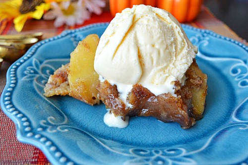 Slow Cooker Apple Cobbler- This slow cooker apple cobbler recipe will help you easily make a delicious dessert, even on your busiest days! This is perfect for fall! | fall recipes, autumn recipes, apple recipes, baking in the slow cooker, baking in the Crock-pot, #recipe #slowCooker #ACultivatedNest