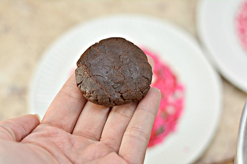 Chocolate Valentine's Cookies Recipe- These chocolate Hershey hug Valentine cookies are the perfect dessert recipe for Valentine's Day! They're delicious, and easy to make! | Valentine's cookies, Valentine's treats, baking, easy recipes, love themed cookies, romance cookies, hearts, #ValentinesDay #cookies #ACultivatedNest