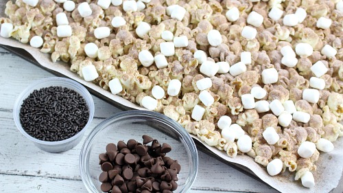 Hot Cocoa Popcorn- This hot chocolate popcorn snack is perfect for winter! It's so delicious, and a very easy dessert popcorn to make for every day, or for family movie night! | easy chocolate snack recipe idea, #chocolate #popcorn #ACultivatedNest