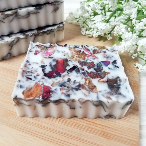 Coconut Rose DIY Soap- If you want a luxurious homemade soap to use or give as a gift, you have to make this coconut rose DIY soap! It uses real rose petals! | DIYs that use essential oils, floral soap, how to make your own soap, melt and pour soap recipes, goat milk soap, #soap #DIY #ACultivatedNest