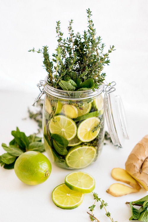 Mini Simmer Pot comes With Starter Pot of Mixed Herbs and Dried Fruits 