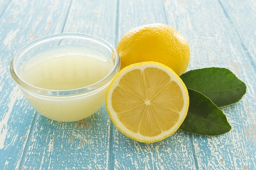 https://acultivatednest.com/wp-content/uploads/2019/02/how-to-clean-and-disinfect-plastic-cutting-boards-lemon-juice.jpg