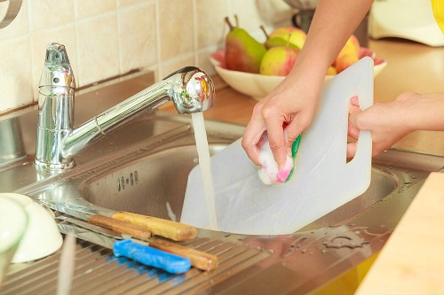 How to clean chopping board