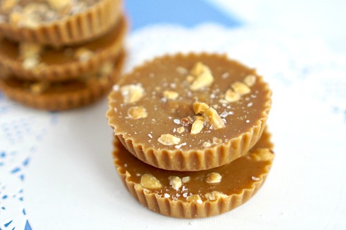 Easy Peanut Butter Bites- These no-bake peanut butter bites are a delicious and healthy treat that are really easy to mix up! And they only use 5 ingredients! | #recipe #peanutButter #dessert #snack #ACultivatedNest