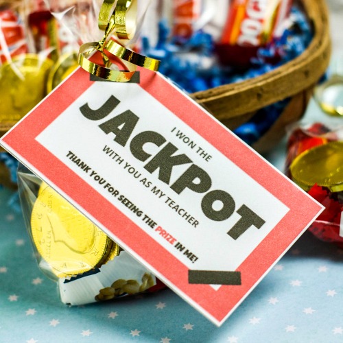 Jackpot Teacher Appreciation Gift DIY + Free Printable Tag- Give your kids' teachers a clever (and tasty) gift this year! This jackpot themed DIY teacher appreciation gift also has a matching free printable tag! | candy gift for teachers, food gift for teachers, end of the school year gift, end of the semester gift, #diyGift #teacherAppreciation #homemadeGift #ACultivatedNest