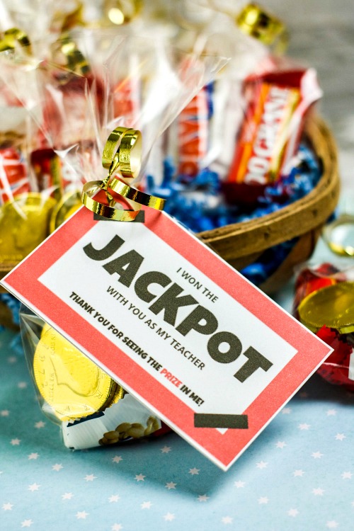 Jackpot Teacher Appreciation Gift DIY + Free Printable Tag- Give your kids' teachers a clever (and tasty) gift this year! This jackpot themed DIY teacher appreciation gift also has a matching free printable tag! | candy gift for teachers, food gift for teachers, end of the school year gift, end of the semester gift, #diyGift #teacherAppreciation #homemadeGift #ACultivatedNest