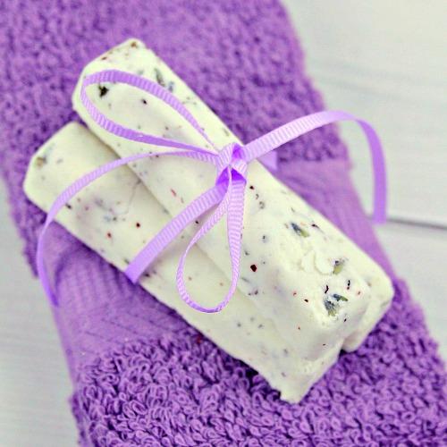 Rose and Lavender Bath Bomb Bars- For a DIY bath bomb that's easier to use and store, you have to make these luxurious rose and lavender bath bomb bars! They make a great DIY gift, too! | homemade beauty product, how to make a bath bomb, bath bomb sticks, DIY gift ideas, #bathBomb #beauty #diy #ACultivatedNest