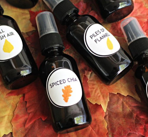 Homemade Fall Home Sprays- Make your home smell like fall the chemical-free way with these DIY fall room sprays made with essential oils! Free printable labels are included! | autumn homemadehome spray, DIY air freshener, all-natural room spray, #DIY #roomSpray #fall #essentialOils #ACultivatedNest