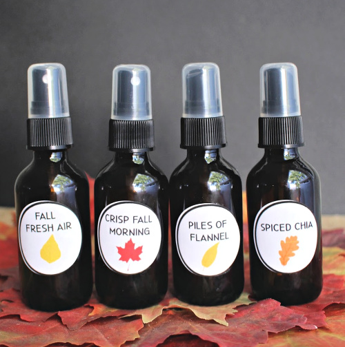 Homemade Fall Home Sprays with Free Printable Labels- Make your home smell like fall the chemical-free way with these DIY fall room sprays made with essential oils! Free printable labels are included! | autumn homemadehome spray, DIY air freshener, all-natural room spray, #DIY #roomSpray #fall #essentialOils #ACultivatedNest