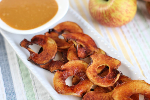 Make Apple Chips in the Air Fryer- Try these tasty homemade air fryer apple chips and you will have a new favorite snack. They are kid-friendly and super easy to make! | #airFryer #recipe #homemadeSnacks #appleChips #ACultivatedNest