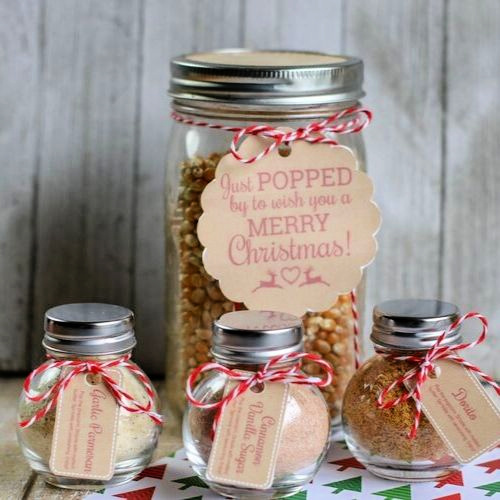 Homemade Popcorn Gift Set- This homemade popcorn gift set is perfect for all occasions. It comes with 3 different popcorn seasonings and they are all delicious and easy to mix up! And it even comes with free printable Christmas gift tags! | #popcorn #diyGift #foodGift #homemadeGift #ACultivatedNest