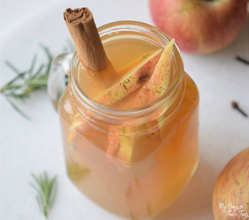 Apple Cider Recipe- This is the ultimate list of easy and delicious Christmas drink recipes. Serve them at your next holiday party and everyone will rave about them for sure! | holiday drink recipes, nonalcoholic drinks, kid friendly drinks, hot drinks, cold drinks, #recipe #drinks #ChristmasDrinks #alcoholicDrinks #ACultivatedNest