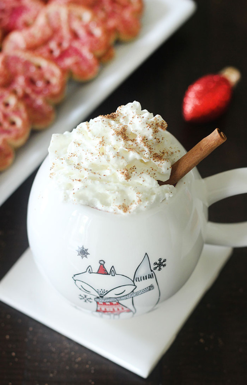 Gingerbread Hot Chocolate Recipe- This is the ultimate list of easy and delicious Christmas drink recipes. Serve them at your next holiday party and everyone will rave about them for sure! | holiday drink recipes, nonalcoholic drinks, kid friendly drinks, hot drinks, cold drinks, #recipe #drinks #ChristmasDrinks #alcoholicDrinks #ACultivatedNest