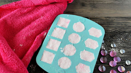 Glitter Homemade Bath Bombs- Learn how to create these gorgeous homemade glitter bath bombs in no time! They make great gifts and are the perfect way to relax after a hard day. | #bathBomb #DIY #beauty #bathFizzy #ACultivatedNest