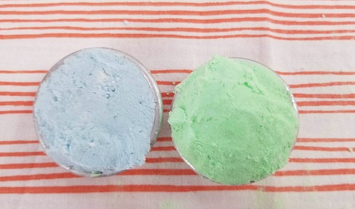 Glow in the Dark Bath Bombs Craft- These DIY glow in the dark bath bombs are so easy to make and fun to use! They make a wonderful homemade beauty product gift as well! | how to make glowing bath bombs, Halloween bath bombs, #bathBomb #DIY #beauty #craft #ACultivatedNest