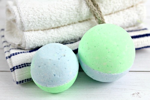 Halloween Glow in the Dark Bath Bombs DIY- These DIY glow in the dark bath bombs are so easy to make and fun to use! They make a wonderful homemade beauty product gift as well! | how to make glowing bath bombs, Halloween bath bombs, #bathBomb #DIY #beauty #craft #ACultivatedNest