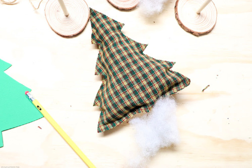 No-Sew Christmas Tree Craft- No sewing experience is needed for this festive no-sew tree craft! It's easy and fun to make, and is a beautiful addition to your holiday decor! | holiday decoration DIY, Christmas tree craft, #craft #DIY #ChristmasDecor #noSew #ACultivatedNest