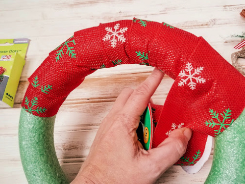 Reindeer Christmas Wreath DIY- Want to decorate for the holidays on a budget? This pretty reindeer wreath dollar store DIY can be made with just a few steps and inexpensive dollar store supplies! | #diyProject #wreath #ChristmasDecor #ChristmasWreath #ACultivatedNest