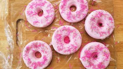 Pink DIY Donut Bath Bomb- Make this strawberry donut DIY bath bomb recipe to keep for yourself or give as gifts! They smell amazing and are easy to make! | #DIY #craft #bathBomb #diyGift #ACultivatedNest