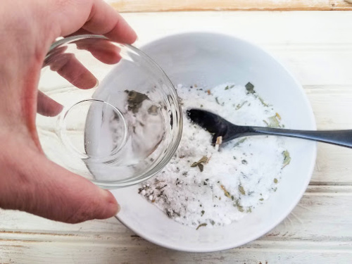 Soothing DIY Eucalyptus Shower Fizzy- These soothing DIY eucalyptus shower melts can help clear your sinuses if you have a stuffy nose. And they're very easy to make! | #showerMelt #DIY #showerFizzy #essentialOils #ACultivatedNest