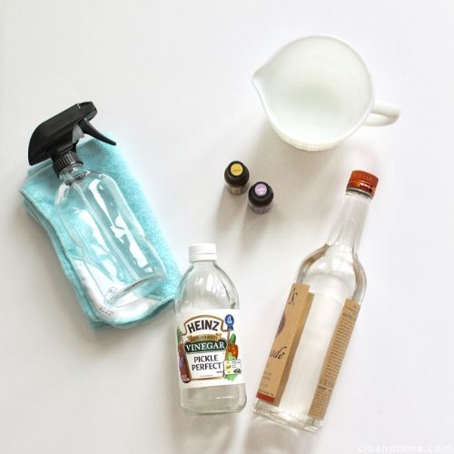 DIY Disinfecting Spray Cleaners- Get your house sparkling clean with the 10 best DIY disinfecting cleaners! They work well for killing germs and are a great way to save money too! | #disinfecting #diyCleaner #homemadeCleaner #cleaning #ACultivatedNest