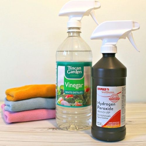 How to Make Disinfecting Cleaners- Get your house sparkling clean with the 10 best DIY disinfecting cleaners! They work well for killing germs and are a great way to save money too! | #disinfecting #diyCleaner #homemadeCleaner #cleaning #ACultivatedNest