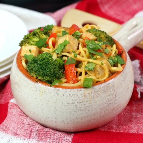 Instant Pot Spicy Thai Chicken Lo Mein- This Instant Pot spicy Thai chicken lo mein recipe is incredibly delicious and easy to make! It's so much better than take out! | #recipe #chickenRecipes #instantPot #easyDinnerRecipes #ACultivatedNest