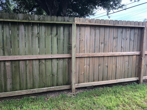 Clean Your Wood Fence- Your yard is going to look fabulous with these brilliant backyard cleaning tips! It will be ready for entertaining, sipping on sweet tea, or resting. | how to clean your patio, how to clean your fence, how to clean your backyard, #cleaningTips #cleaning #backyard #yard #ACultivatedNest