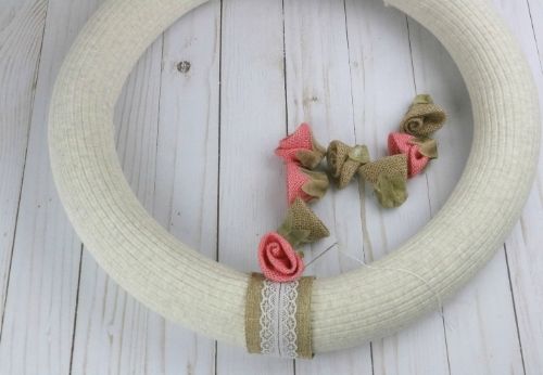 Stunning Rustic Wreath Décor DIY Project- Time to break out the crafting supplies and make this stunning rustic wreath DIY project! It's easy, gorgeous, and uses basic supplies. | #DIY #diyProject #diyWreath #rusticDecor #ACultivatedNest