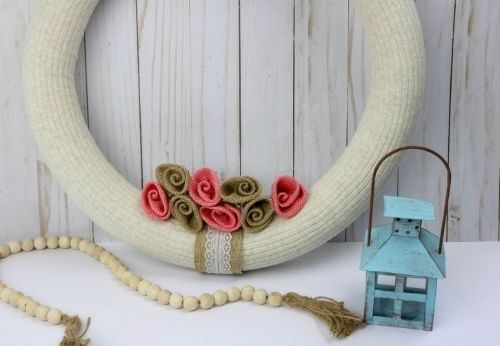 Stunning Rustic DIY Wreath- Time to break out the crafting supplies and make this stunning rustic wreath DIY project! It's easy, gorgeous, and uses basic supplies. | #DIY #diyProject #diyWreath #rusticDecor #ACultivatedNest