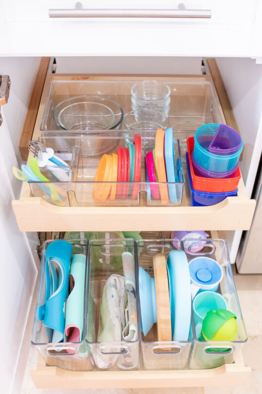 20 Clever Kitchen Drawer Organizers- If you want to be able to find things fast in your kitchen, you need to check out these space saving kitchen drawer organization ideas! | #organizingTips #homeOrganization #kitchenOrganization #organizing #ACultivatedNest