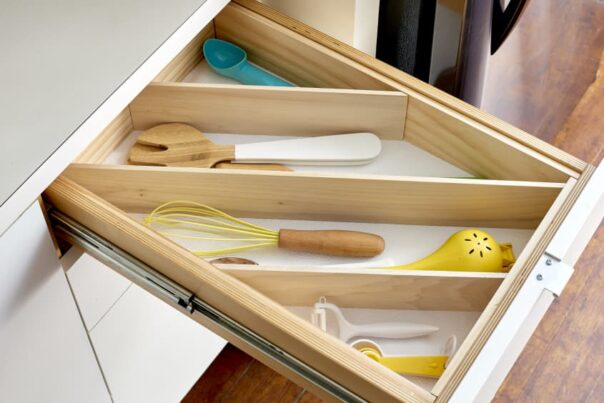 12 Space Saving Kitchen Organization Ideas- If you want to be able to find things fast in your kitchen, you need to check out these space saving kitchen drawer organization ideas! | #organizingTips #homeOrganization #kitchenOrganization #organizing #ACultivatedNest