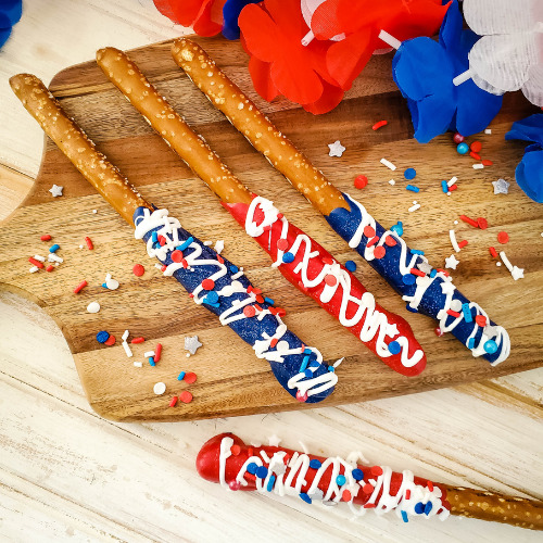 Festive Patriotic Pretzel Rods- If you are looking for something fun, try these adorable patriotic pretzel rods! They are fabulous for Memorial Day or the Fourth of July! | red white and blue recipe, patriotic recipe, easy snacks, easy desserts, candy melts pretzels, #FourthOfJuly #MemorialDay #pretzelRods #dessertRecipe #ACultivatedNest