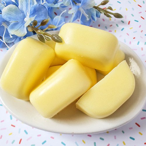 DIY Pineapple Sugar Scrub Bars- These DIY pineapple sugar scrub bars smell amazing, make great gifts, and are super easy to make! They're perfect for spring or summer! | #sugarScrubBars #sugarScrub #homemadeBeautyProducts #diyGifts #ACultivatedNest