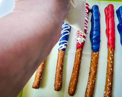Red White and Blue Pretzel Rods- If you are looking for something fun, try these adorable patriotic pretzel rods! They are fabulous for Memorial Day or the Fourth of July! | red white and blue recipe, patriotic recipe, easy snacks, easy desserts, candy melts pretzels, #FourthOfJuly #MemorialDay #pretzelRods #dessertRecipe #ACultivatedNest