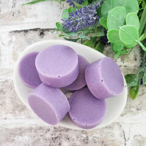 Easy Lavender Almond Sugar Scrub Bars Craft- These lavender almond sugar scrub bars are a blast to make and smell amazing. They're perfect for gifts and keeping your skin smooth! | #sugarScrub #bodyScrub #diyGifts #craft #ACultivatedNest