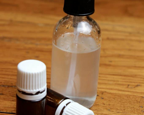 10 Delightful Homemade Essential Oil Sprays- These delightful DIY essential oil sprays smell amazing and are a healthy and frugal alternative to store-bought products! | room sprays, perfume sprays, sleep spray, homemade gift, DIY gift ideas, #essentialOils #homemadeBeautyProducts #diyPerfume #diyRoomSprays #ACultivatedNest