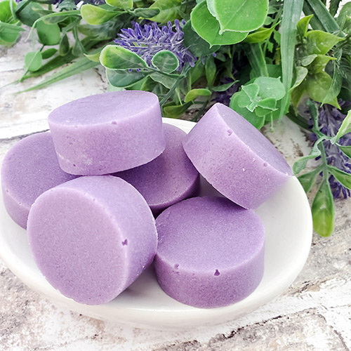 Easy Lavender Almond Sugar Scrub Bars- These lavender almond sugar scrub bars are a blast to make and smell amazing. They're perfect for gifts and keeping your skin smooth! | #sugarScrub #bodyScrub #diyGifts #craft #ACultivatedNest