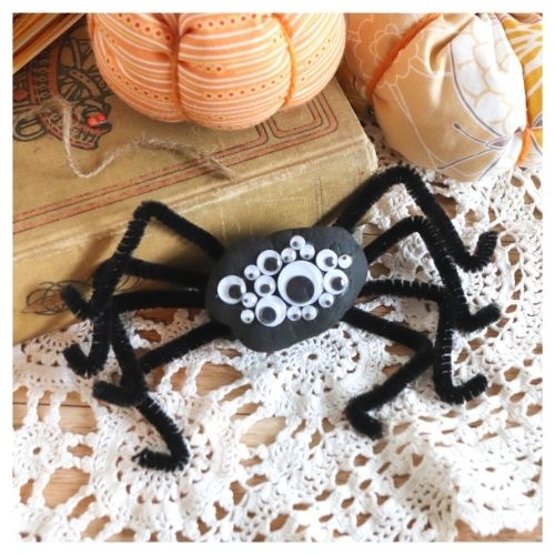 Rock Spider Kids Craft- Your kids will love doing this fun rock spider kids craft for Halloween! These cute DIY rock spiders also make fun Halloween décor! | #craft #kidsCraft #HalloweenCraft #rockCraft #ACultivatedNest